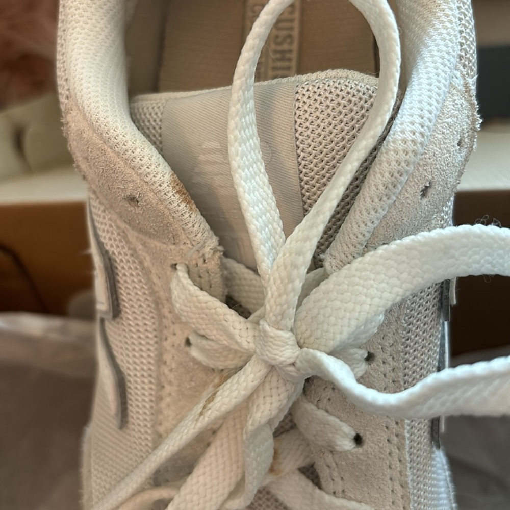 New Balance women’s sneaker - Picture 4 of 9